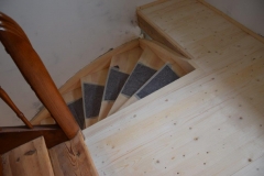 Aufarbeitung des Treppenpodestes